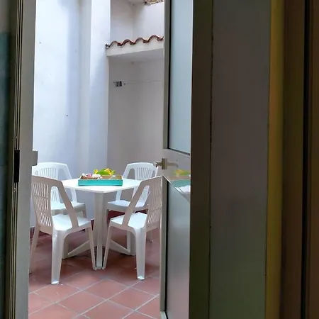 Monolocale Centro Storico Via Giardini Cagliari